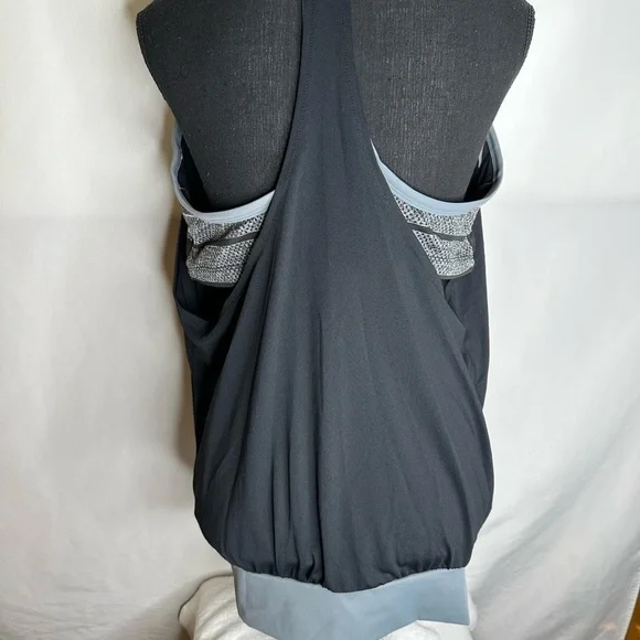 𝅺Nike Tank - Picture 4 of 6